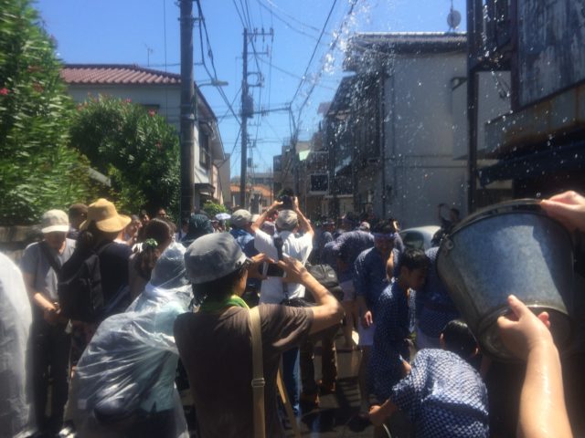 大森の水かけ祭り、水止舞！「こ、殺す気かぁ～～」と聞こえてきた 