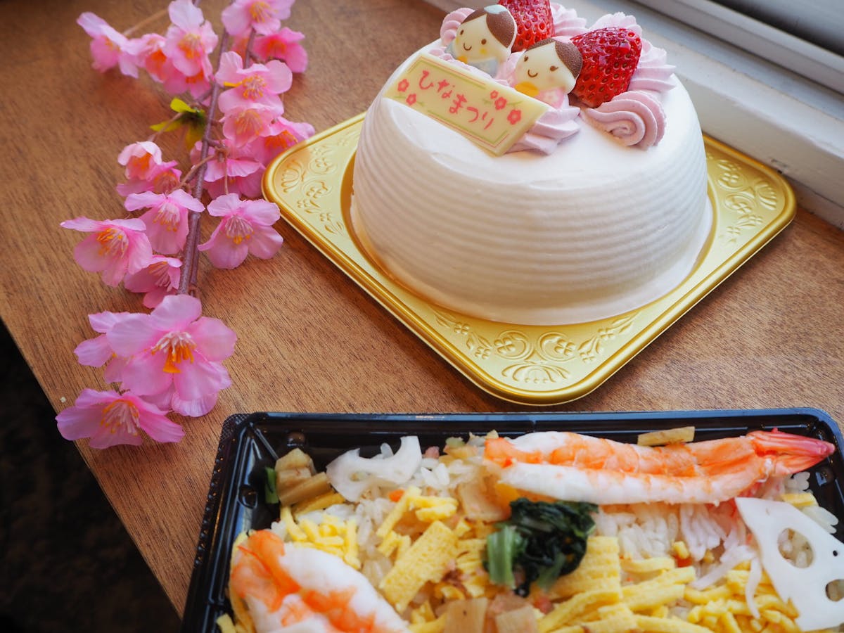 ひな祭りの意味や由来は ひな人形はいつまで出すの ひなまつりを大解説 オマツリジャパン 毎日 祭日 ひな祭りの意味や由来は ひな人形はいつまで出すの ひなまつりを大解説 オマツリジャパン 毎日 祭日