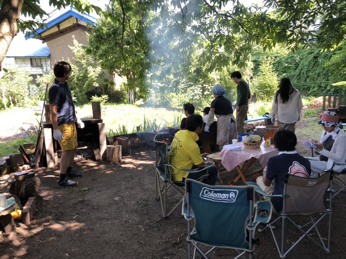 炭焼き体験の様子