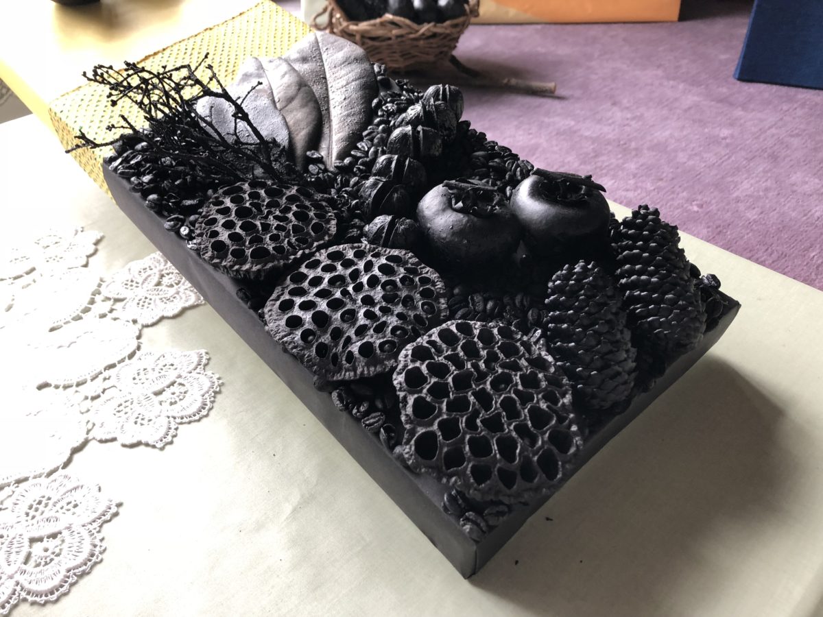 リンゴや蓮の炭