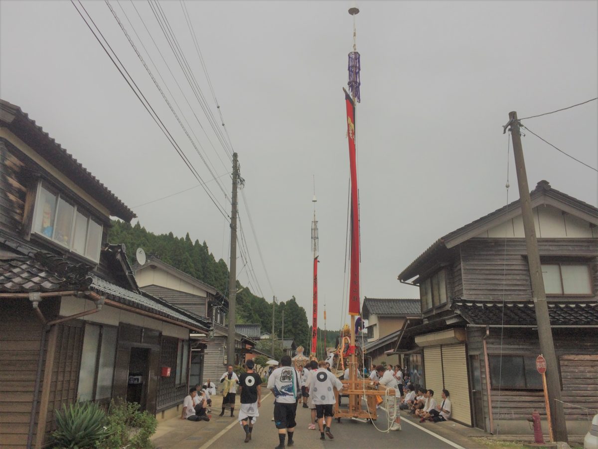 お熊甲祭り｜加茂原へと向かう一行