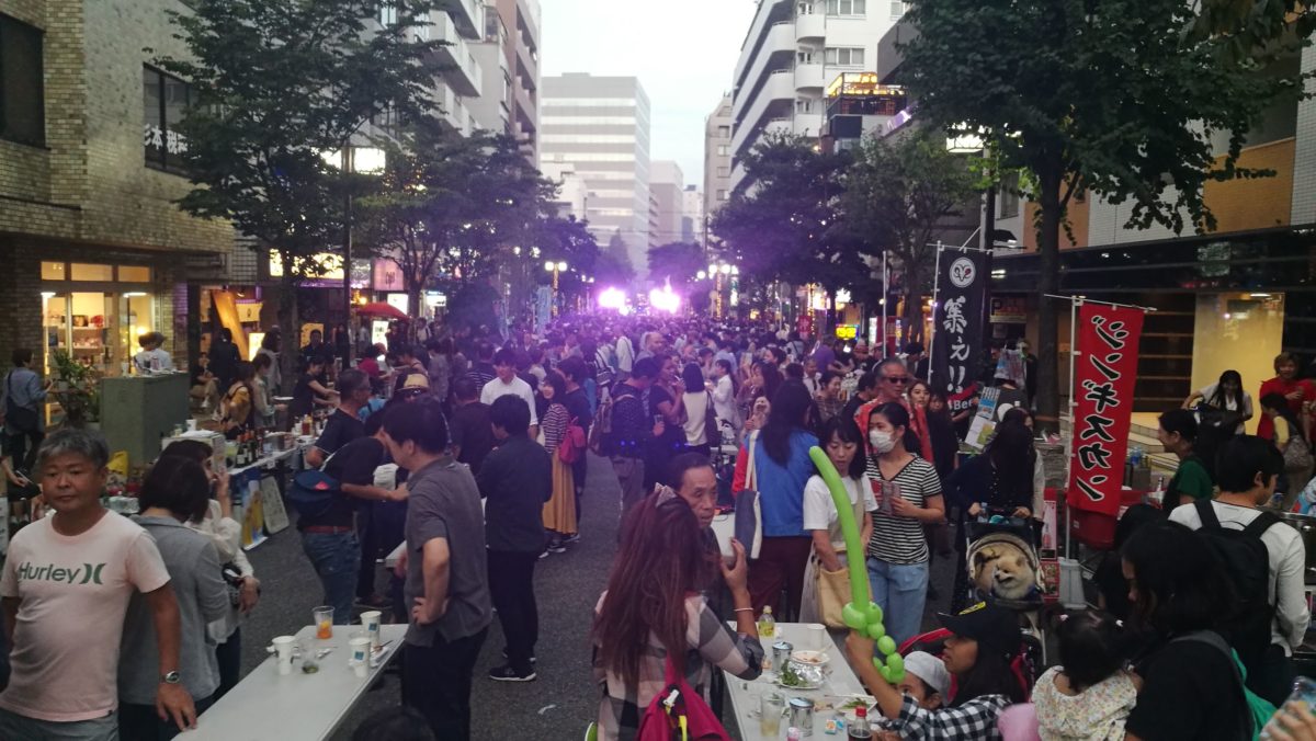 常にこの人だかり