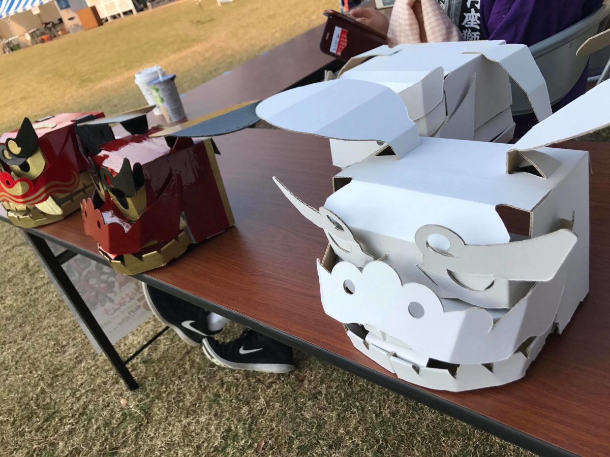 ダンボールで獅子舞を作る