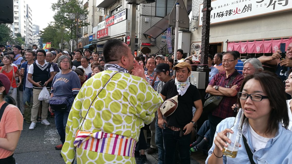 佐藤さんほろ酔いの方々から声かけられまくっている件