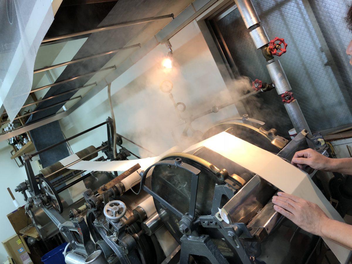 吉澤さんの手元で広げられ…