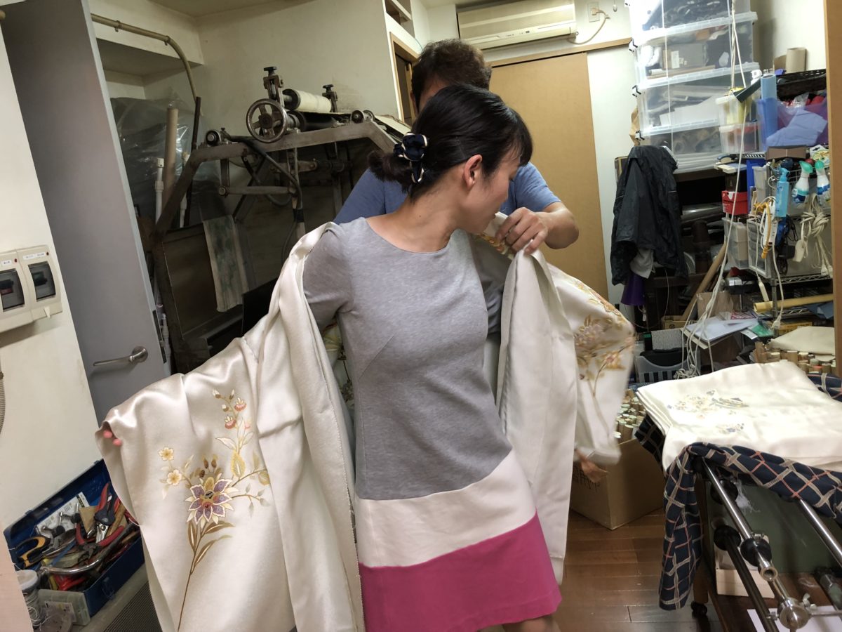 弊社代表の加藤も着物に袖を通させてもらい