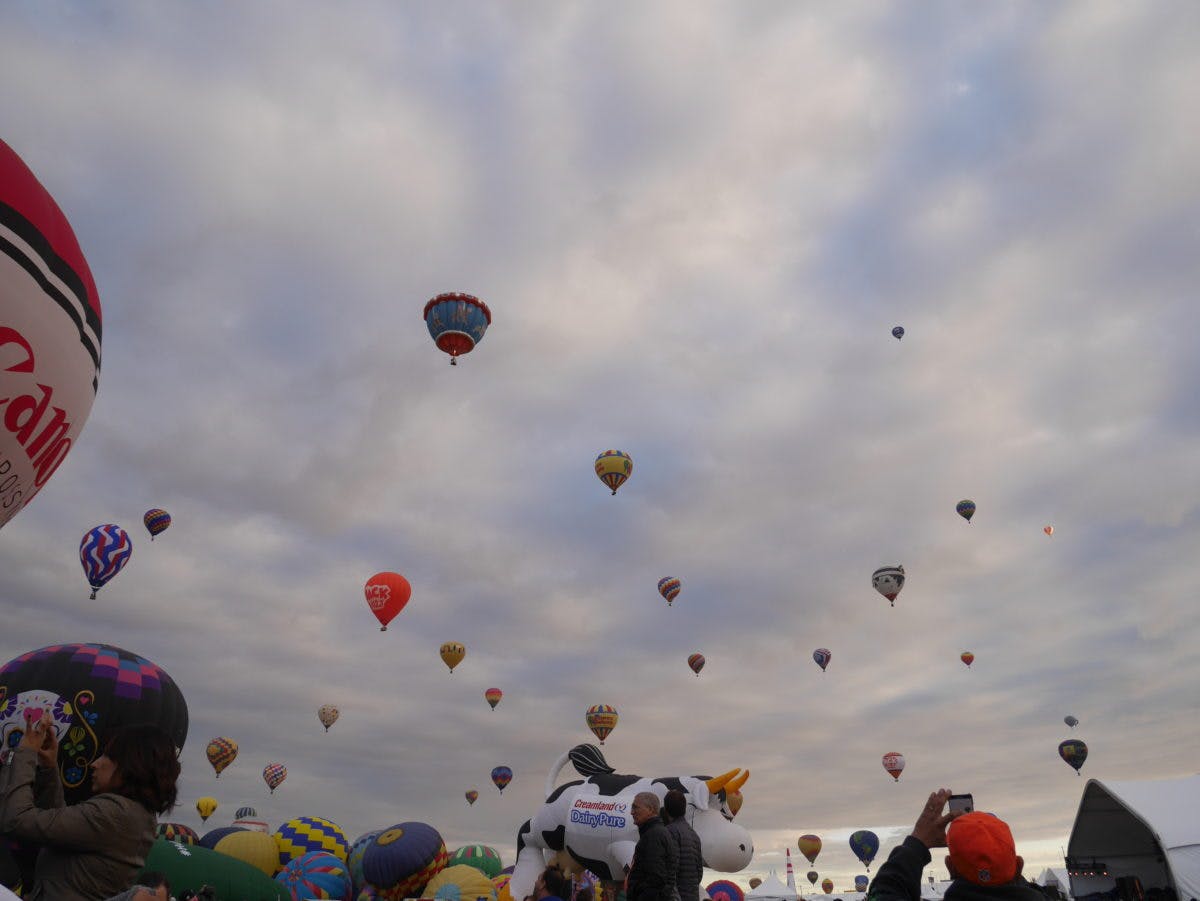世界最大の気球のお祭り アメリカ アルバカーキ バルーンフィエスタ に行ってきた オマツリジャパン あなたと祭りをつなげるメディア 世界最大の気球のお祭り アメリカ アルバカーキ バルーンフィエスタ に行ってきた オマツリジャパン あなたと祭りをつなげるメディア