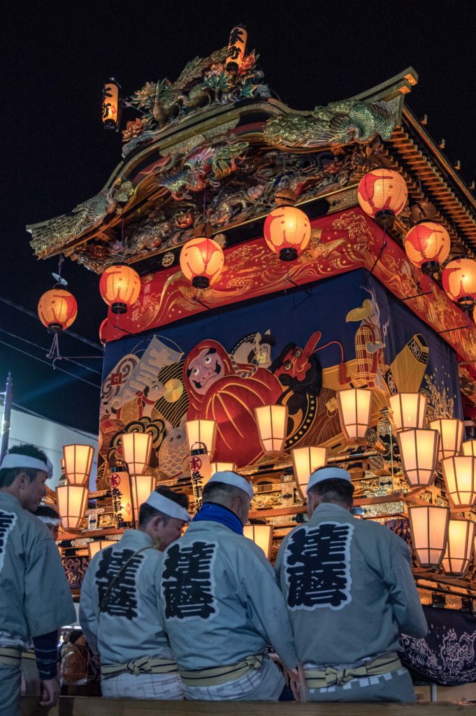 秩父夜祭|灯りが灯った屋台