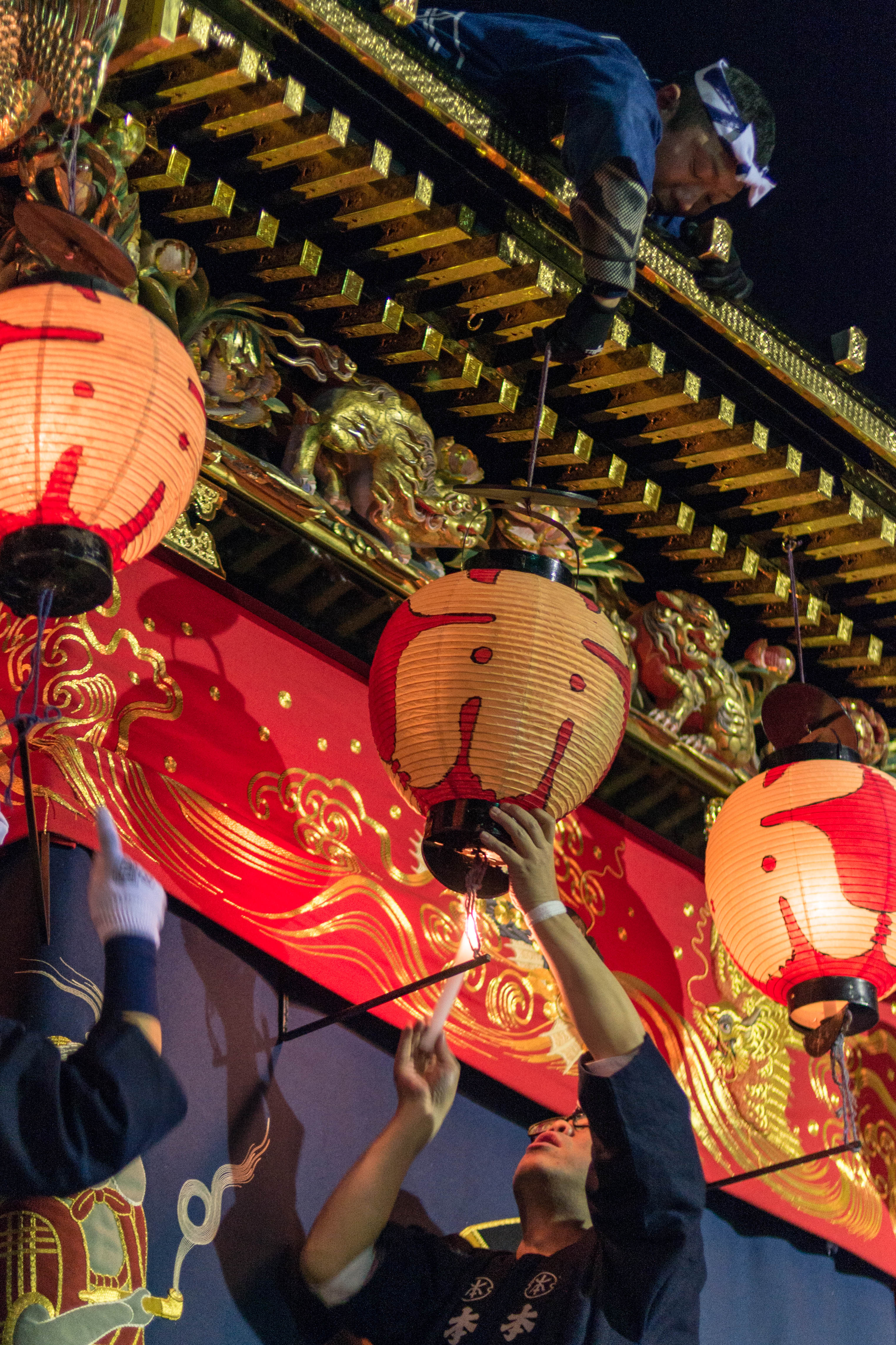 秩父夜祭|提灯に火を灯す瞬間