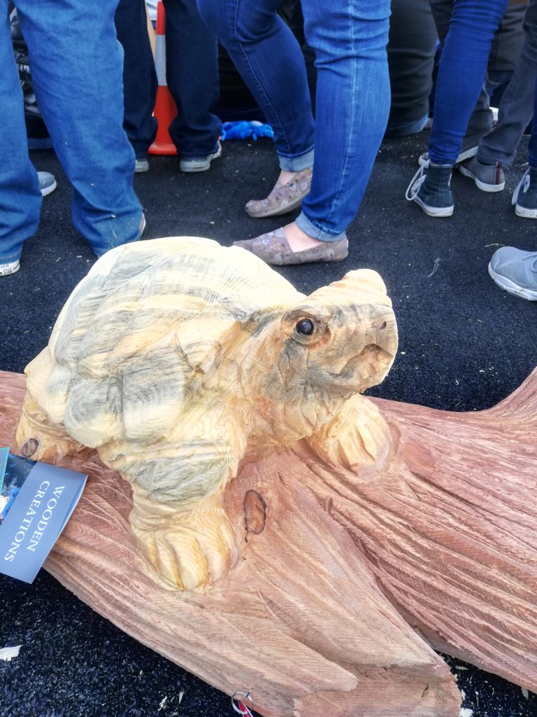 アルバカーキバルーンフィエスタでのチェンソーパフォーマンス