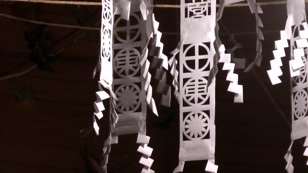 丸に十文字、薩摩の紋章が見えます～狭野神楽