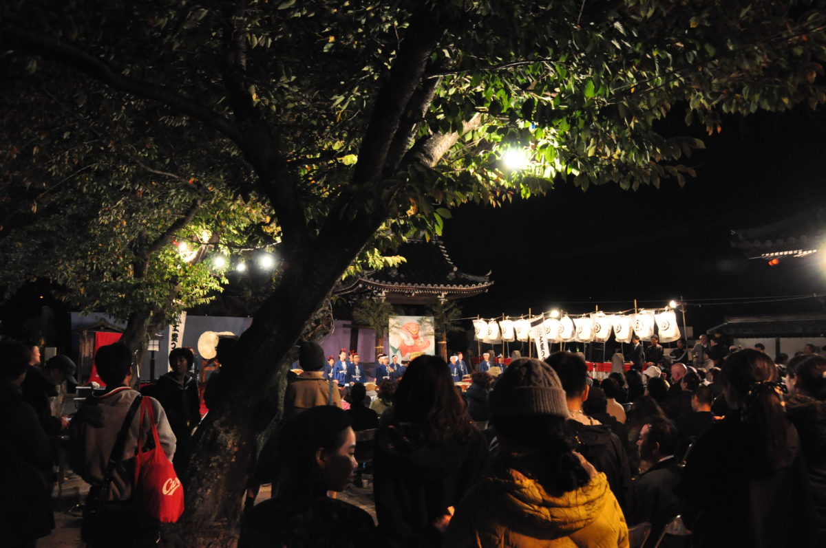 地元の小学生による太鼓演舞