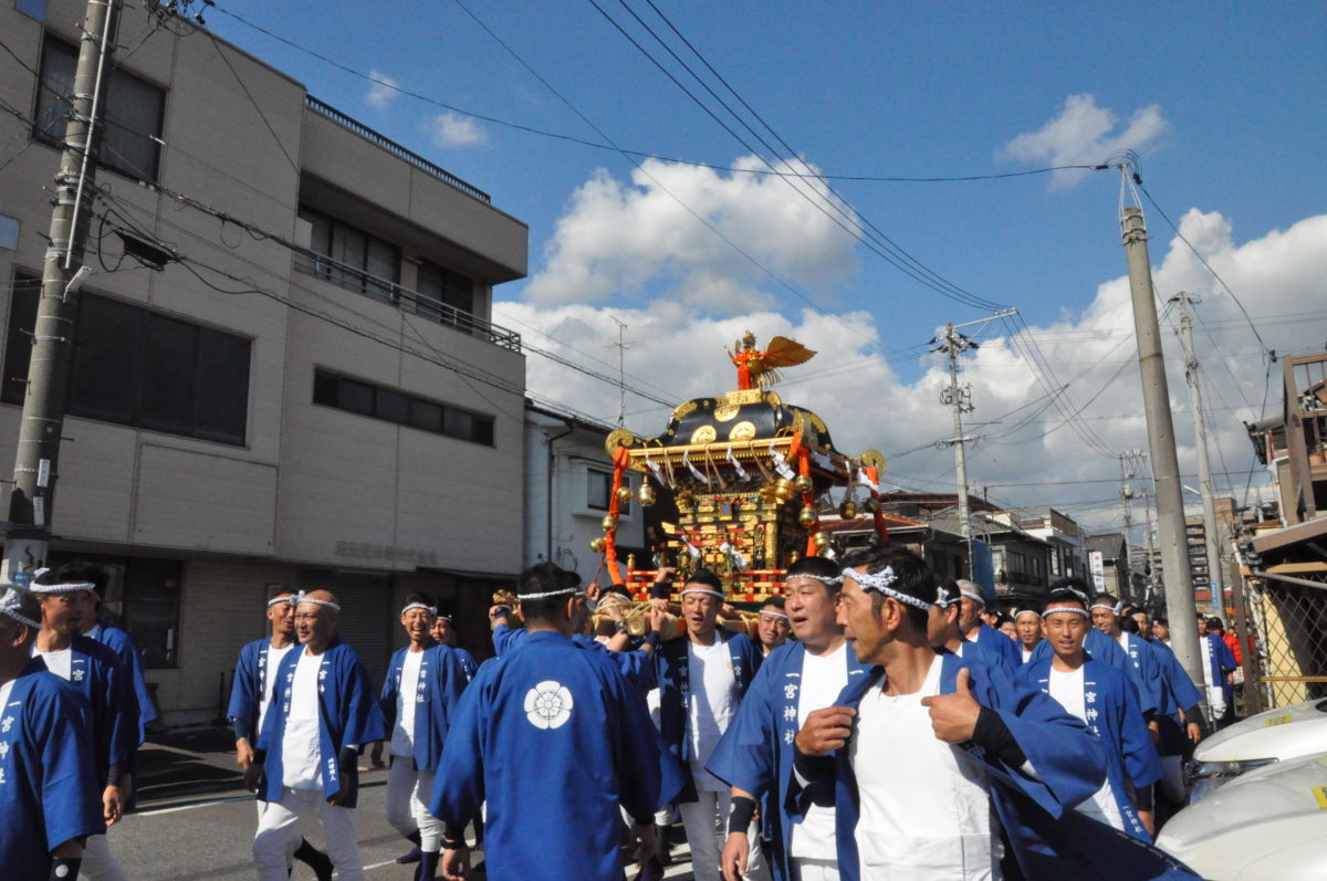 神輿も登場します。