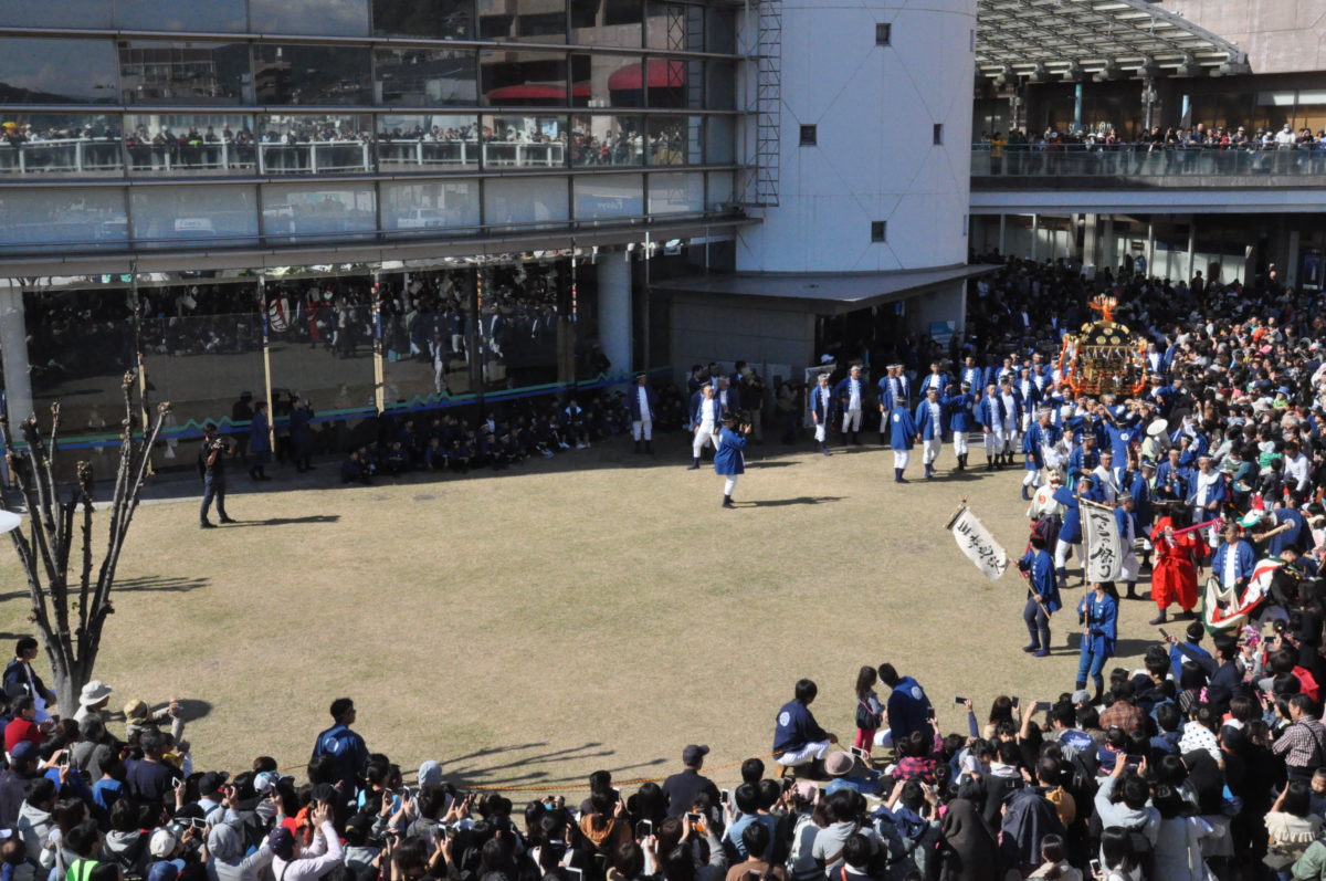 ベッチャー祭り｜駅前広場