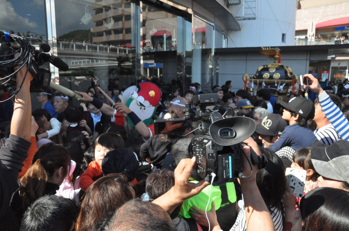 ベッチャー祭り｜駅前