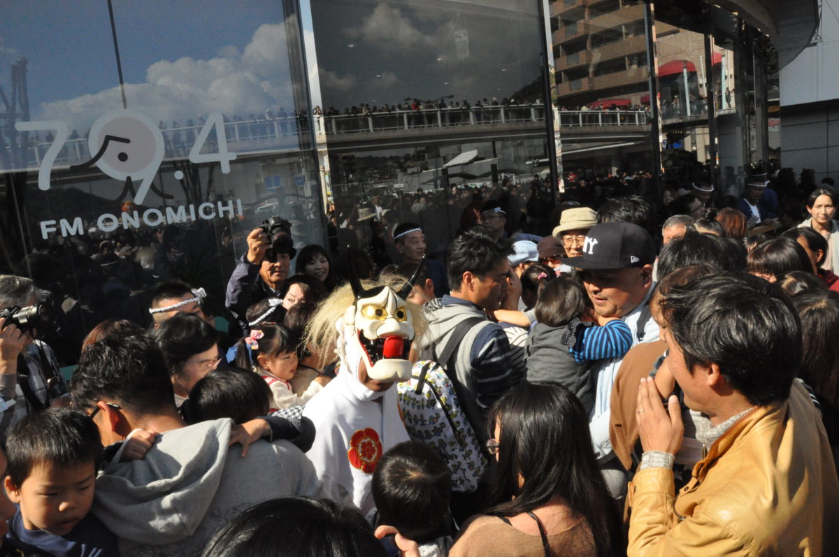 ベッチャー祭り｜駅前