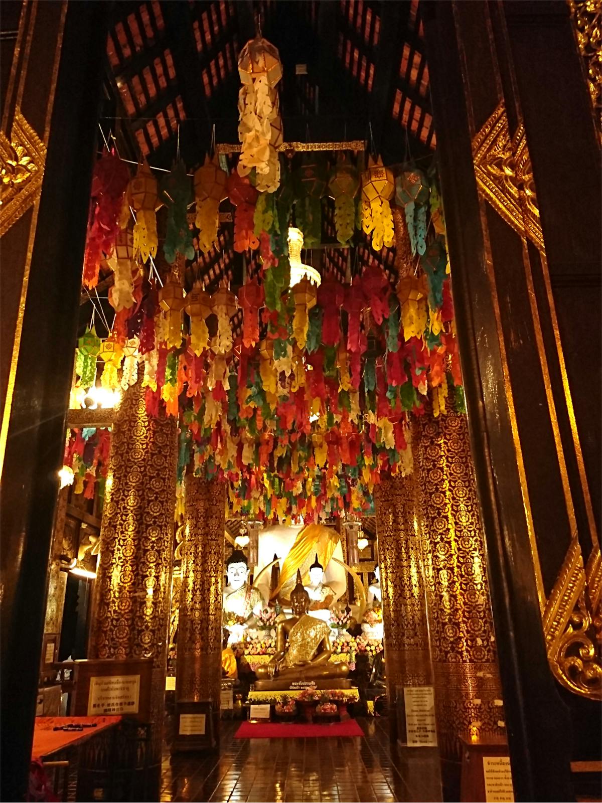 タイの寺院のお祭り