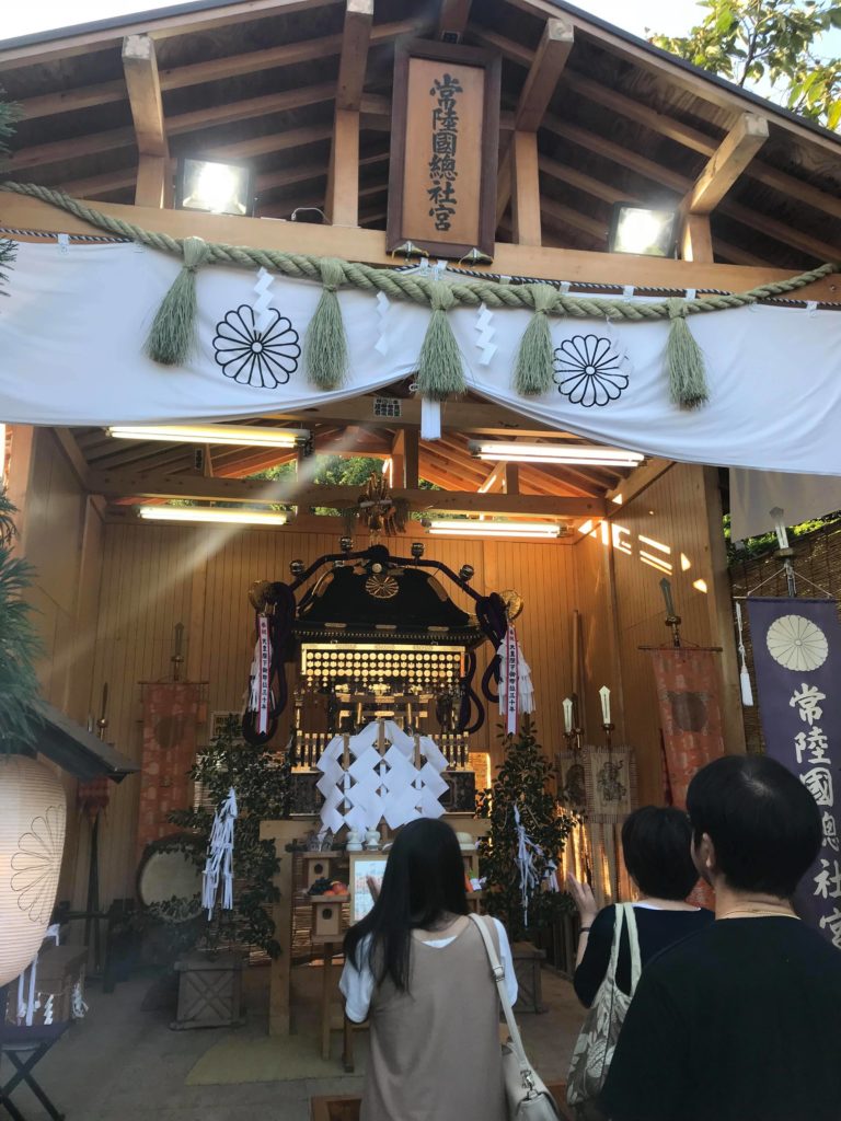 仮殿と大神輿