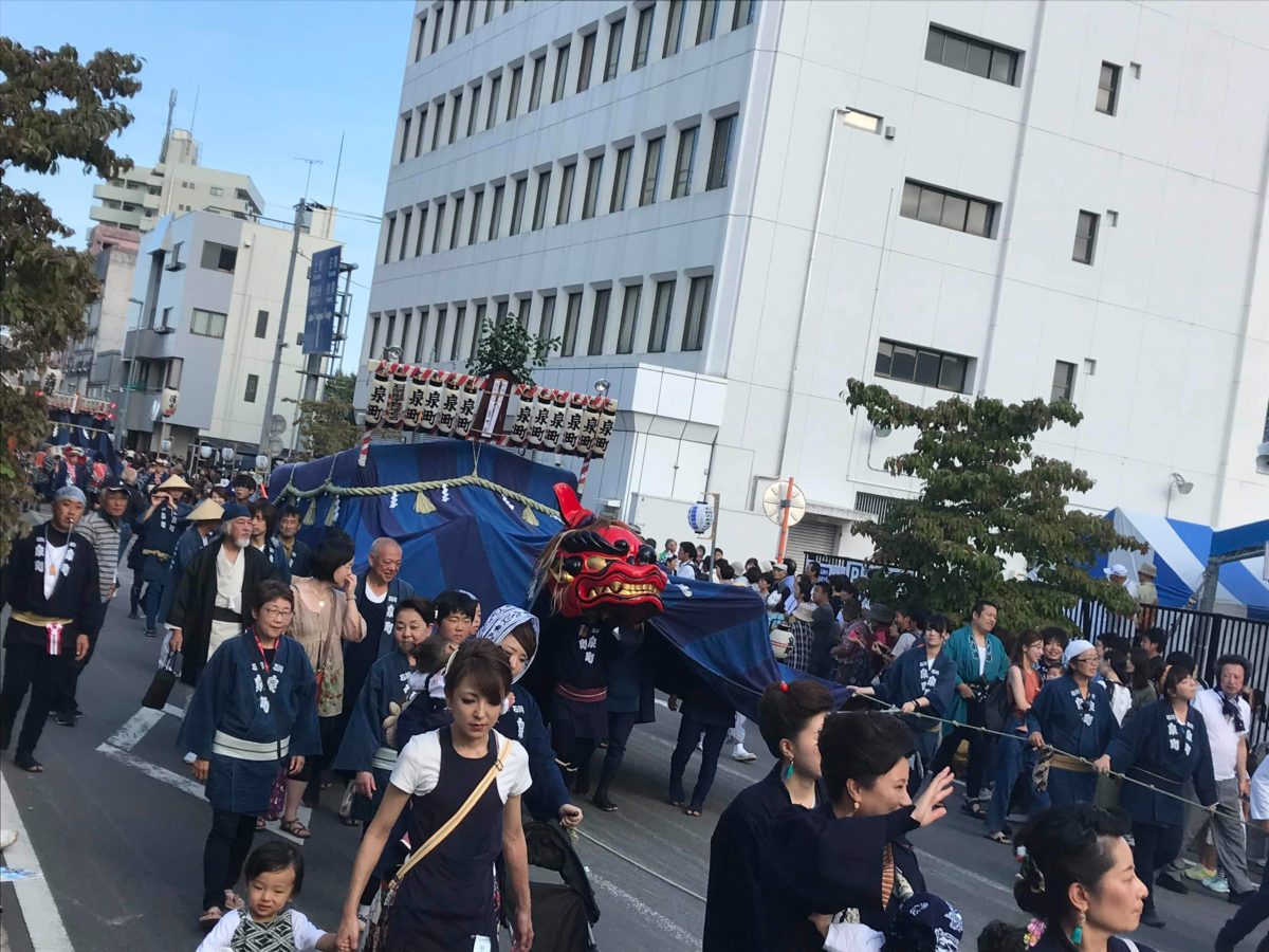 幌獅子大行列を進む幌獅子