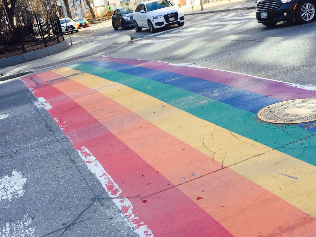 レインボーの横断歩道