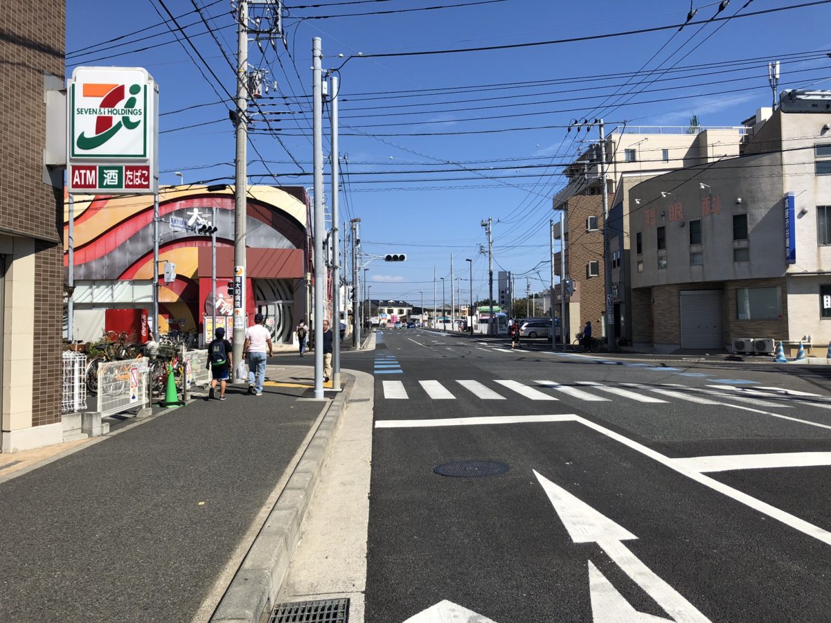 しばらくまっすぐ進み