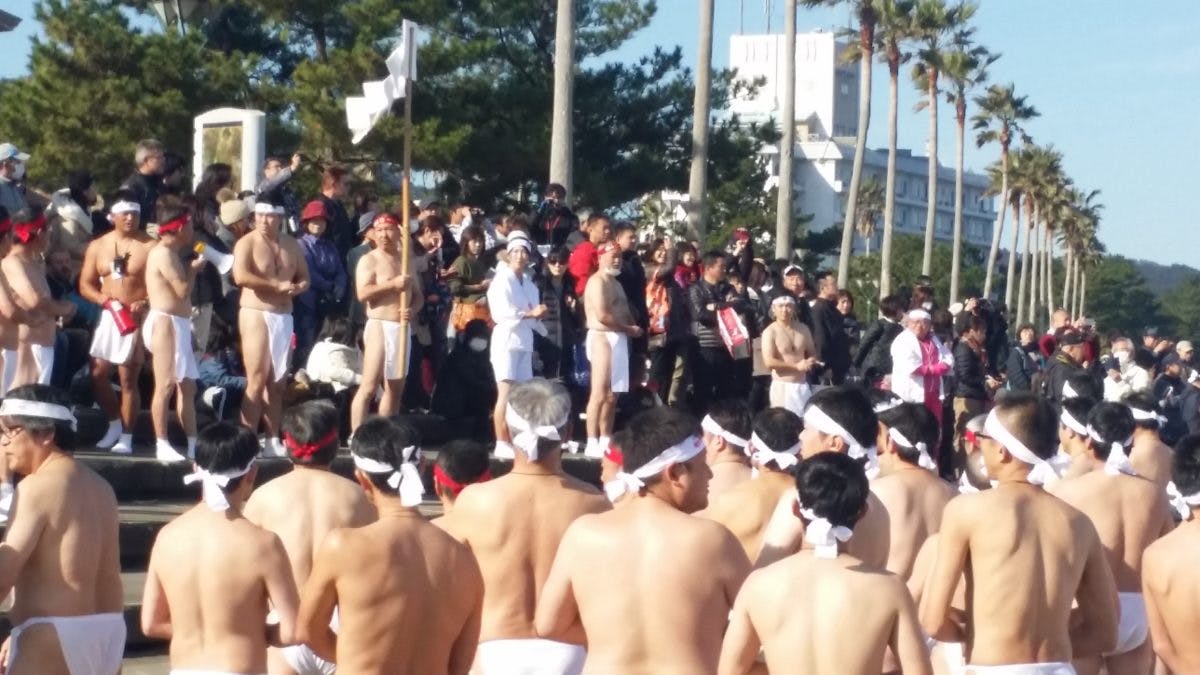 禊全裸 宮崎より真冬の海に浸かる禊(みそぎ)神事「青島裸まいり」をレポート!|株式会社オマツリジャパン