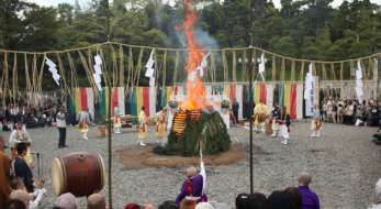 高尾山 火渡り祭 21年当日会場にて整理券を発行し渡火の人数制限有 要hp確認 開催日時 場所 祭り 行く方法や見どころを紹介 オマツリジャパン 毎日 祭日