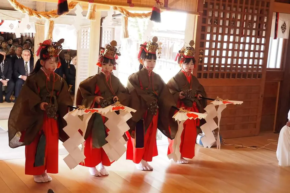 「二の舞」「拍子抜け」…語源は舞楽にあった?! 遠州に春を告げる天宮神社例大祭 十二段舞楽奉納|株式会社オマツリジャパン