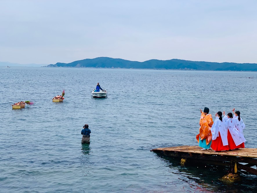淡嶋神社のひな流し