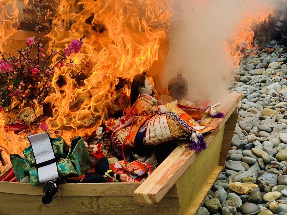 淡嶋神社のひな流し