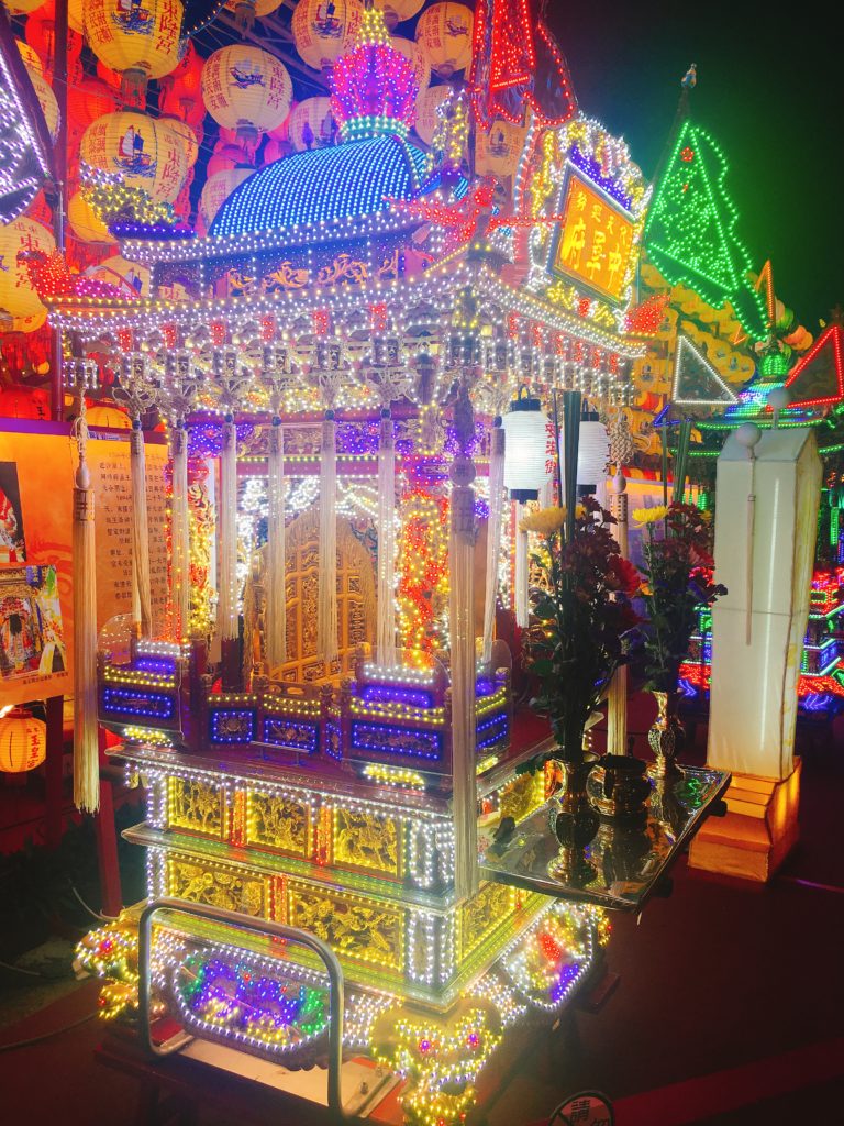 ギッラギラのデコトラみたいなお神輿