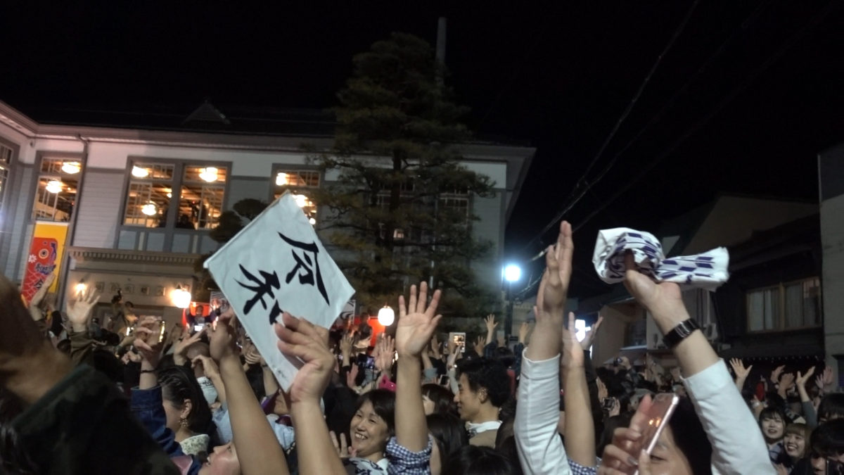 徹夜で祝う郡上おどり