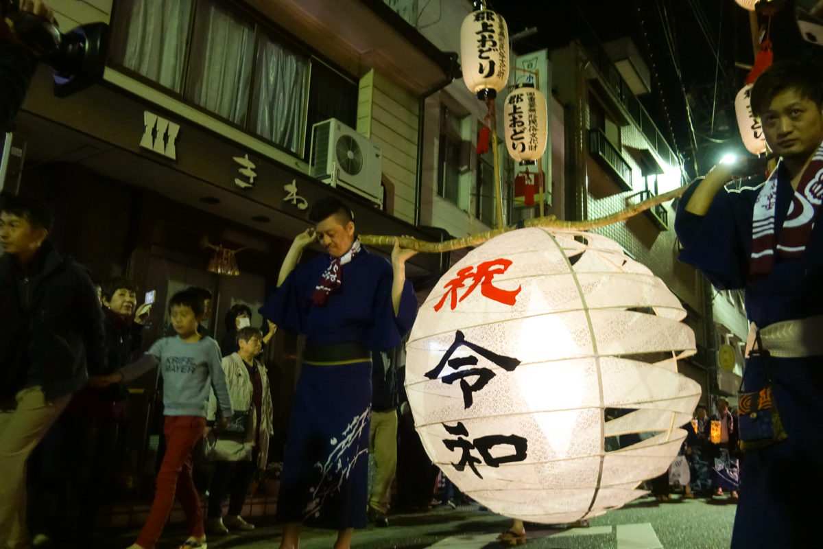 徹夜で祝う郡上おどり