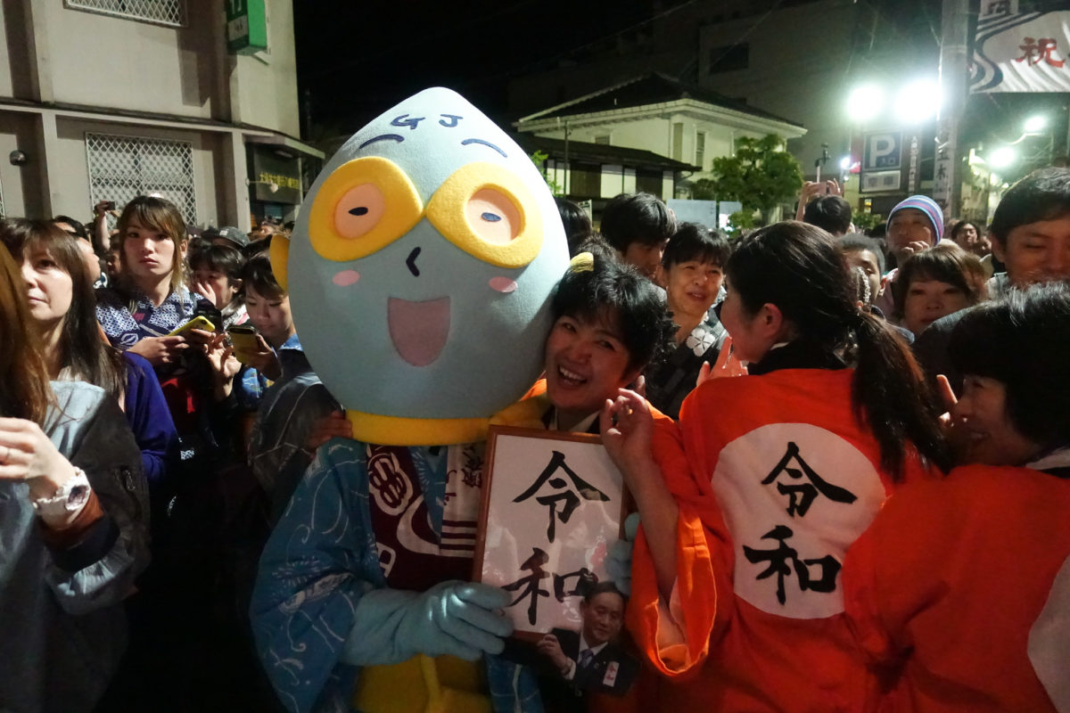 徹夜で祝う郡上おどり