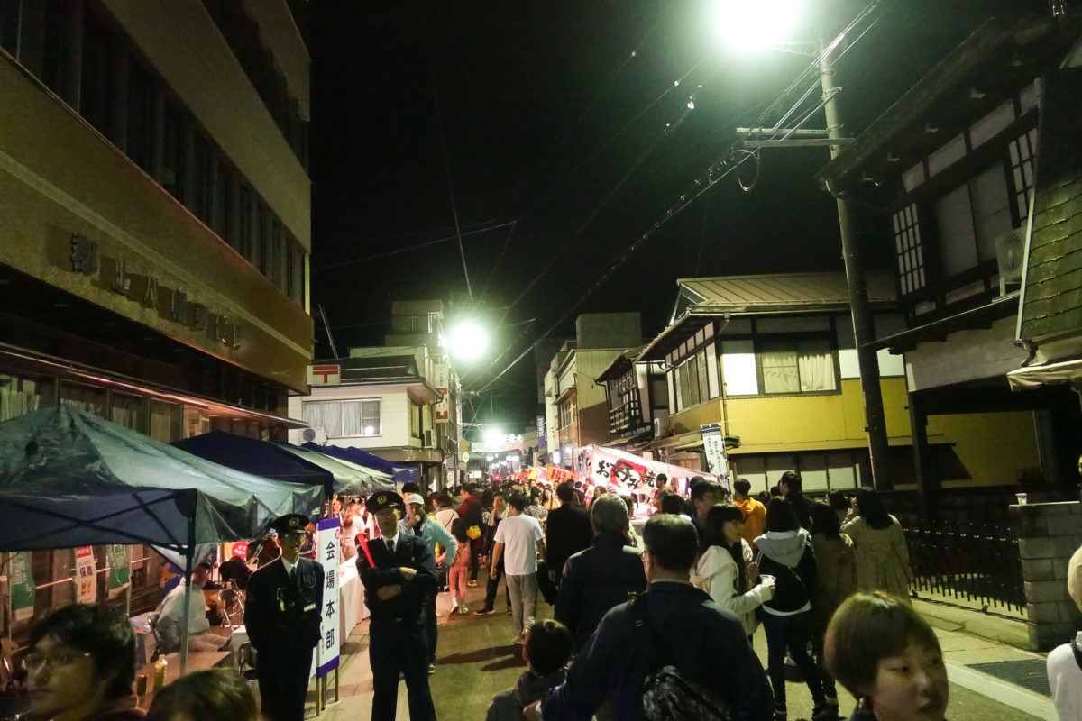 徹夜で祝う郡上おどり