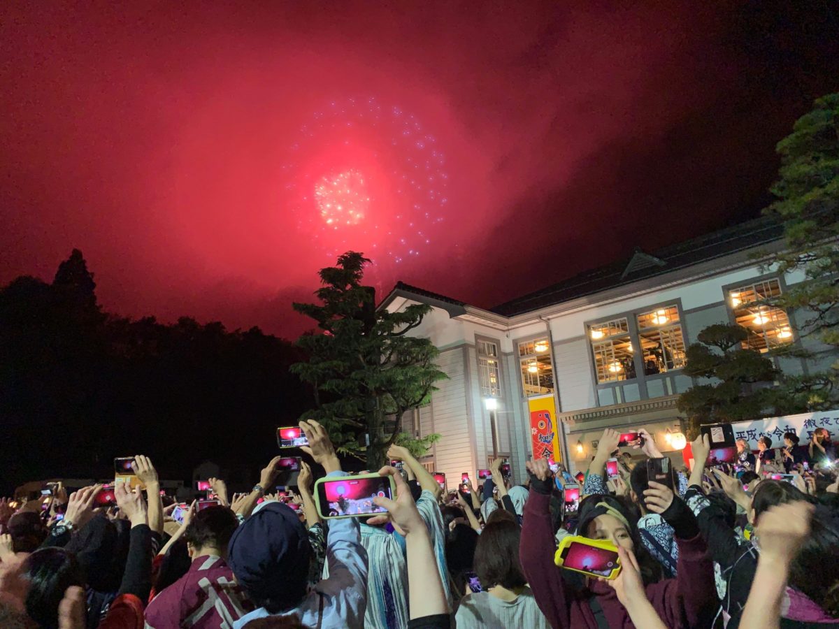 徹夜で祝う郡上おどり