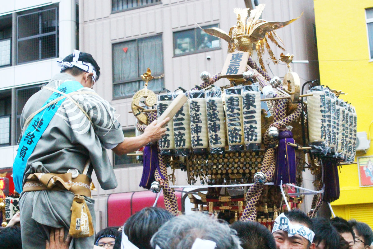 2023年「鳥越祭り」千貫神輿は6月11日に登場！夜の幻想的な宮入道中