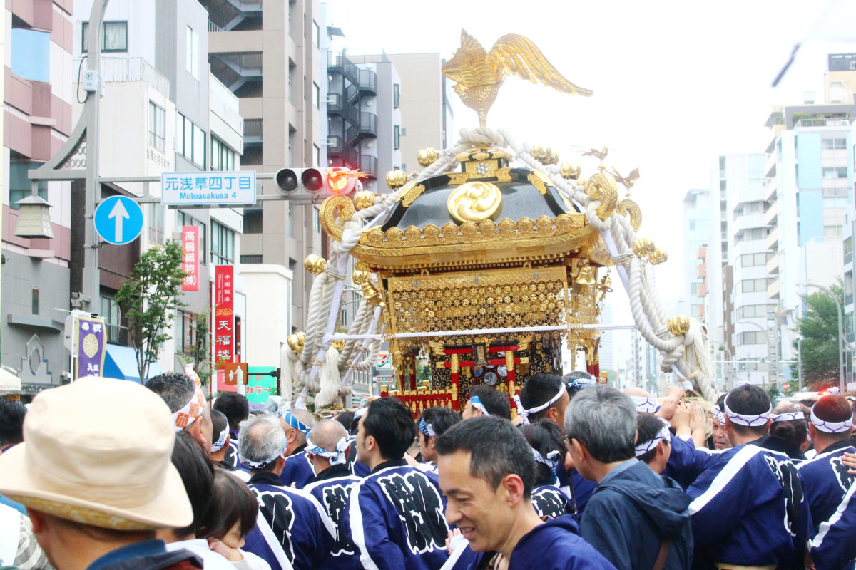 2023年「鳥越祭り」千貫神輿は6月11日に登場！夜の幻想的な宮入道中