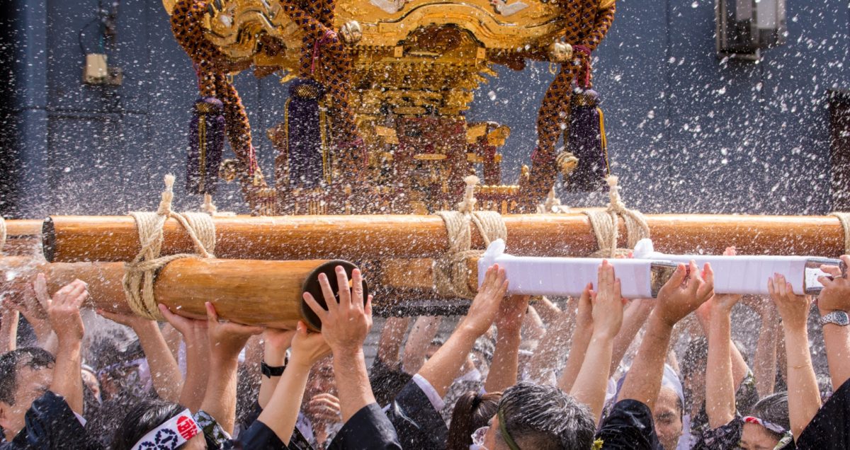 2023年は本祭！「深川八幡祭り」をご紹介！お祭りの最大の見どころ「水掛け」で夏を涼しく！
