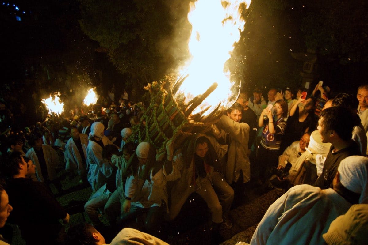 お手火神事をレポート！！雨をも吹き飛ばす熱いお祭り♪｜株式会社オマツリジャパン