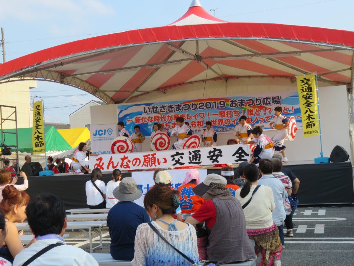 いせさきまつり 趣向を凝らしたパレード 何台もの山車がまつり囃子を競演する様は圧巻 オマツリジャパン 毎日 祭日 いせさきまつり 趣向を凝らしたパレード 何台もの山車がまつり囃子を競演する様は圧巻 オマツリジャパン 毎日 祭日