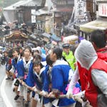 成田祇園祭は成田の夏の風物詩。山車・屋台が坂道を駆け上がる姿は豪快！