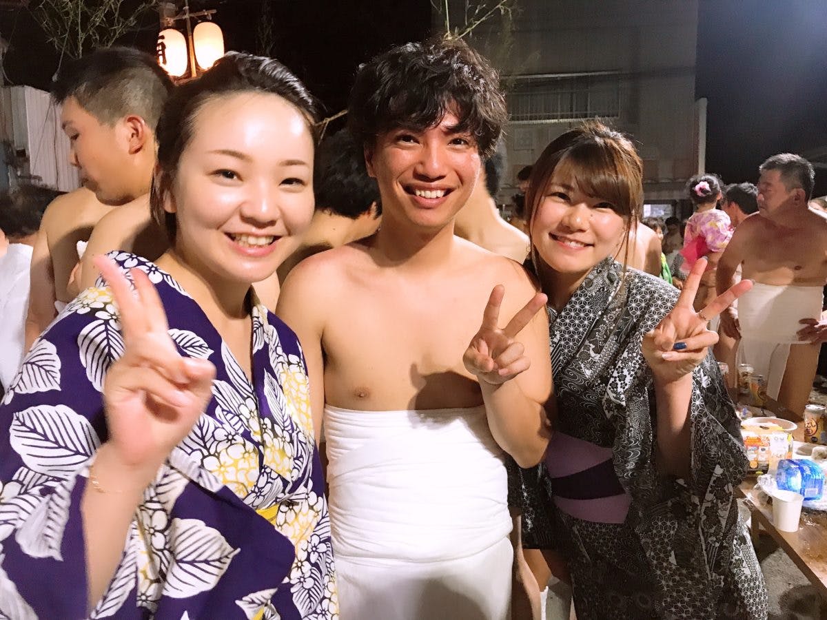 女子裸祭