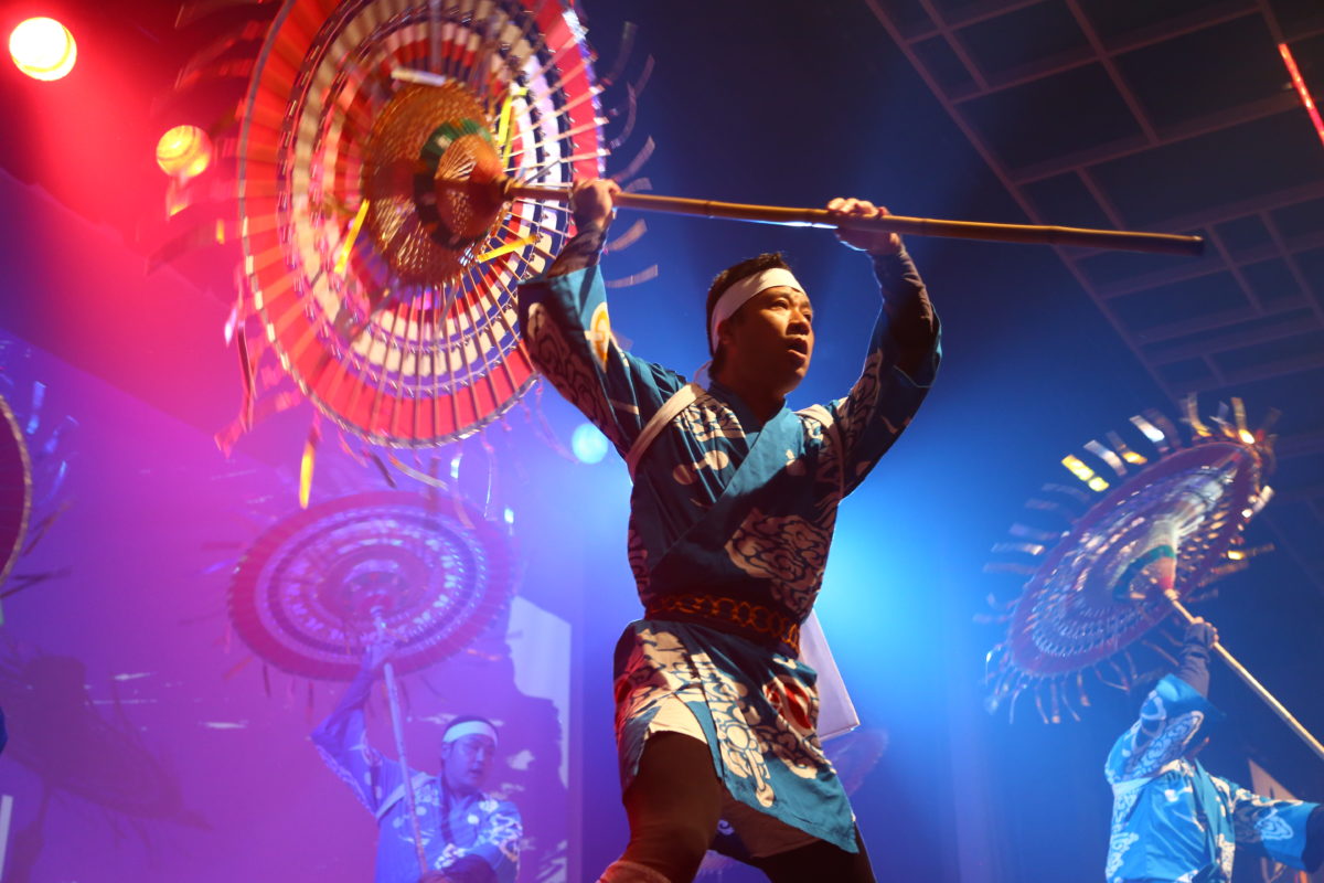 しゃんしゃん傘踊り