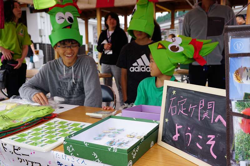 子どもたちも手伝ってくれました♪