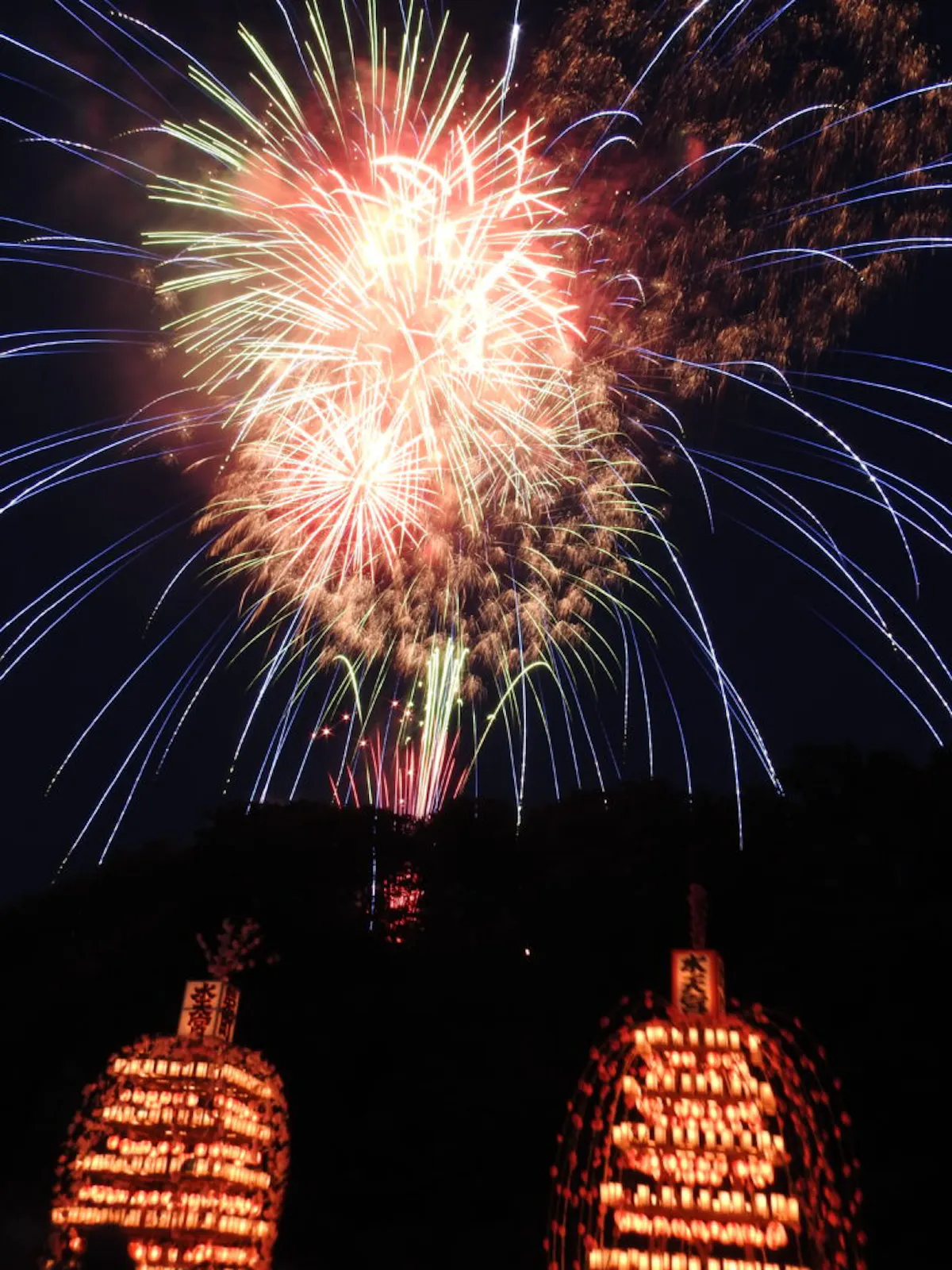 寄居玉淀水天宮祭 舟山車と花火が美しいこの水祭りだけの魅力とは オマツリジャパン あなたと祭りをつなげるメディア 寄居玉淀水天宮祭 舟山車と花火が美しいこの水祭りだけの魅力とは オマツリジャパン あなたと祭りをつなげるメディア