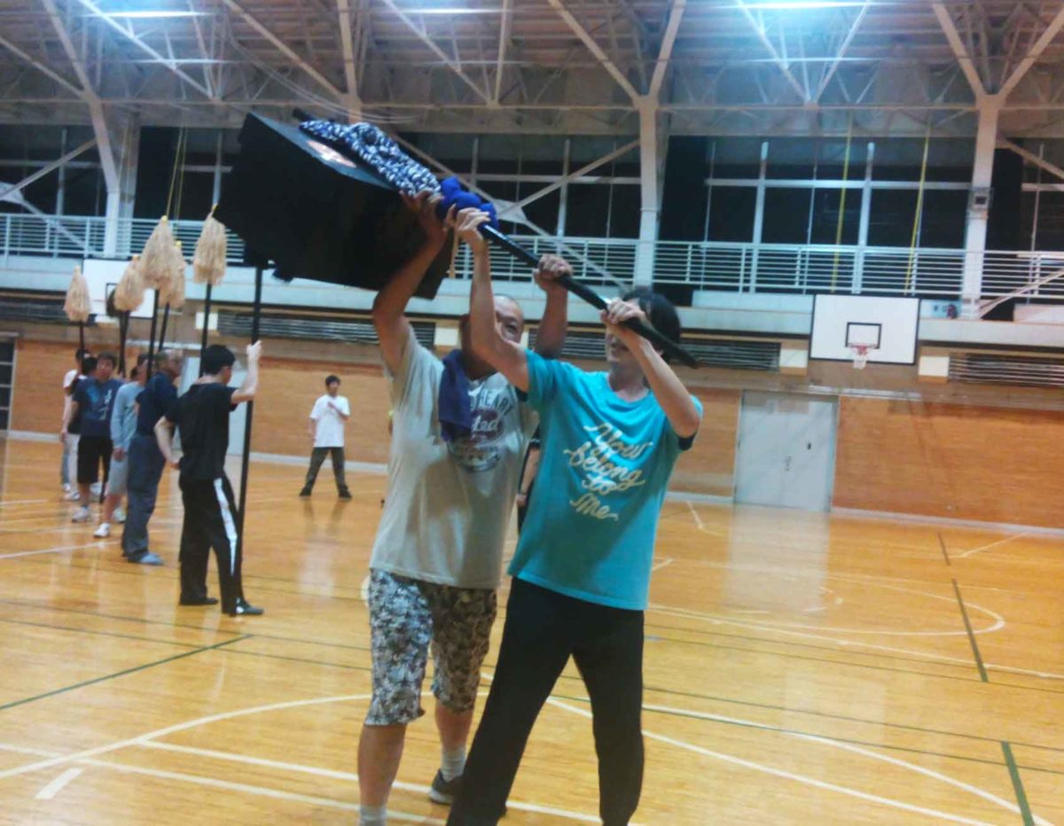 地元消防団と花嵐桜組メンバーの奴踊り練習風景