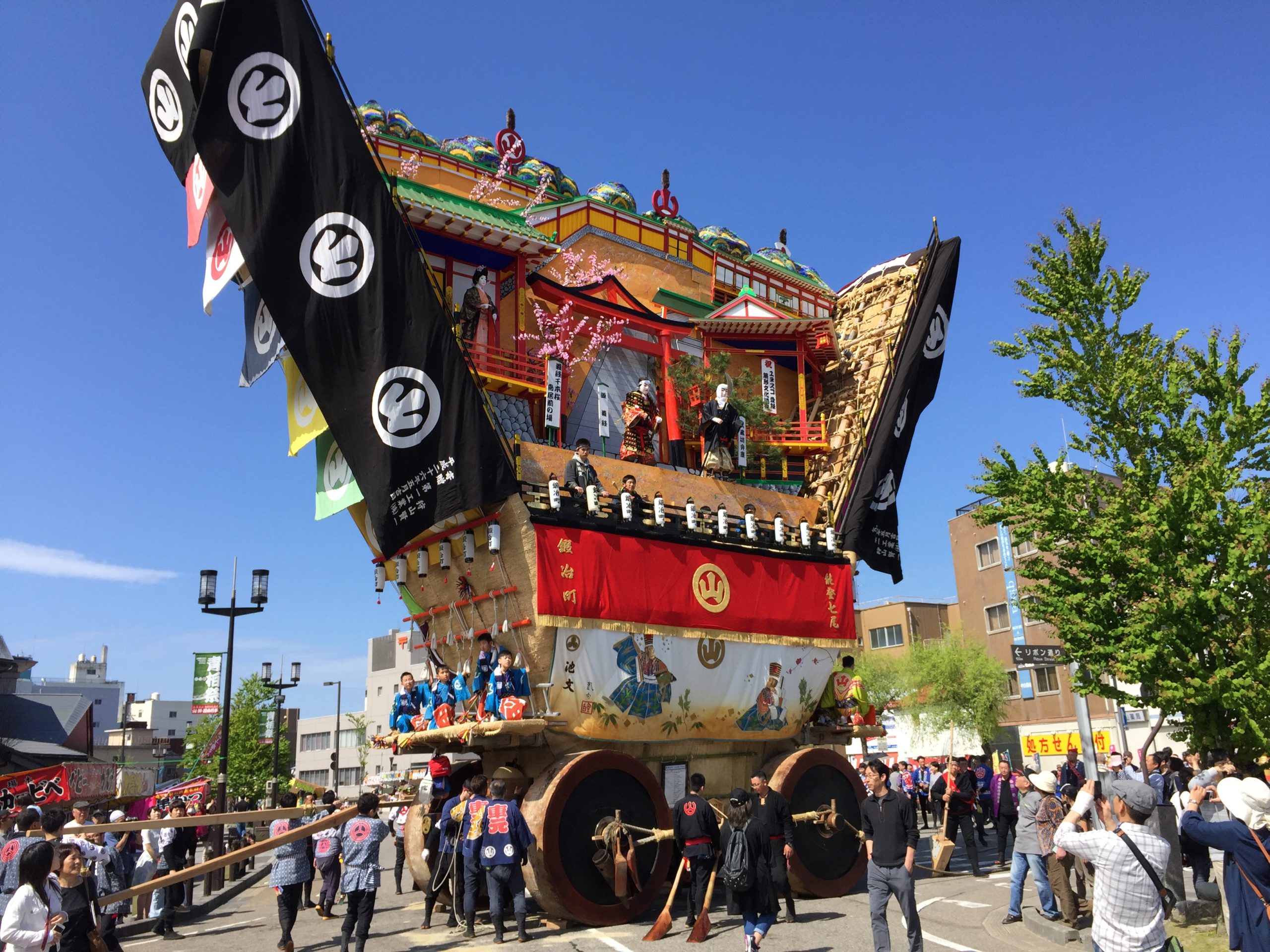 「青柏祭」の鮮やか曳山に感動！GWは祭りも観光も楽しみませんか