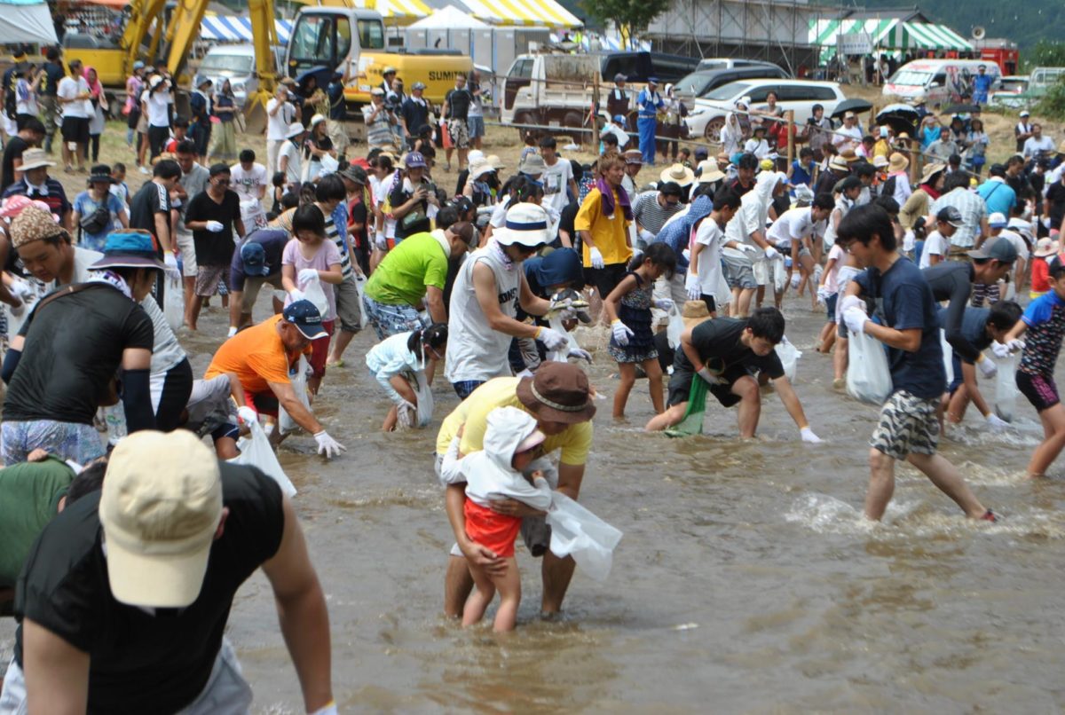 あゆつかみ取り