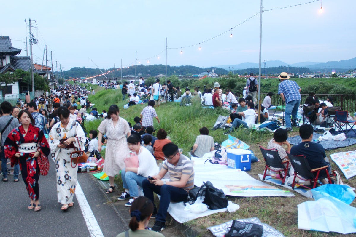 須賀川市釈迦堂川花火大会レポート。花火撮影初心者が、福島県内有数の花火を撮影してみた！｜オマツリジャパン｜あなたと祭りをつなげるメディア
